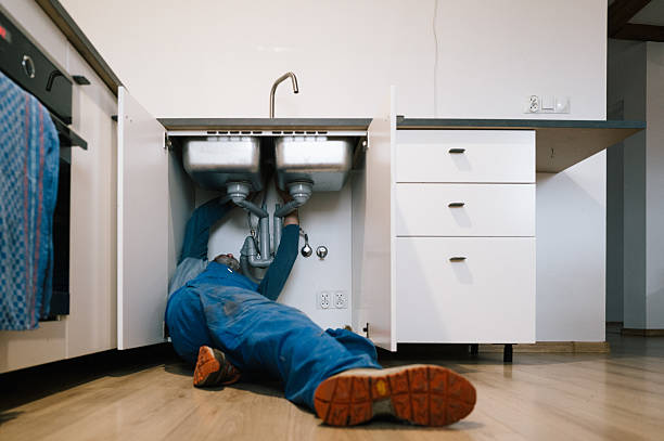 Professional Emergency Plumber technician working in Cranford, NJ